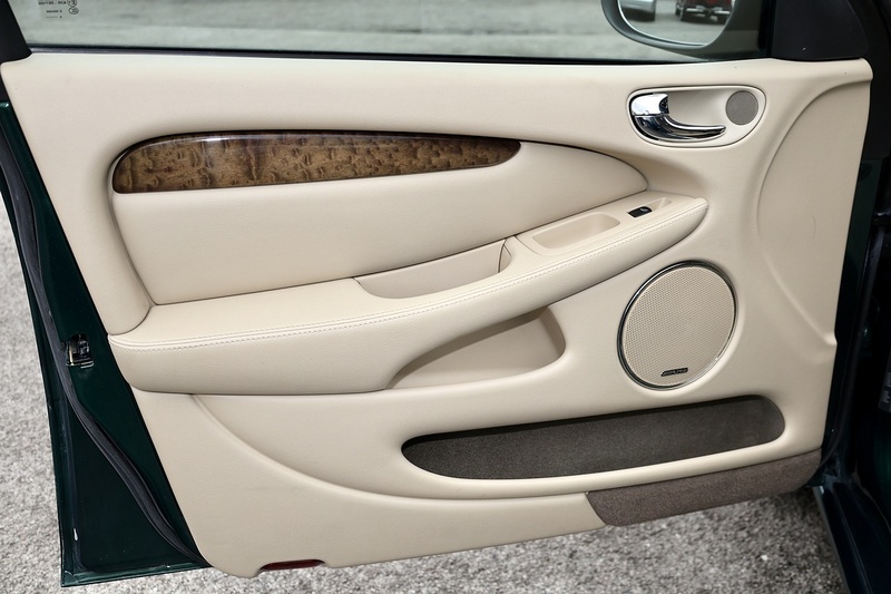 Jaguar X-Type 2.5 V6 AWD X -Type 2.5 V6 AWD 2.5 4dr Saloon Automatic Petrol Image 40