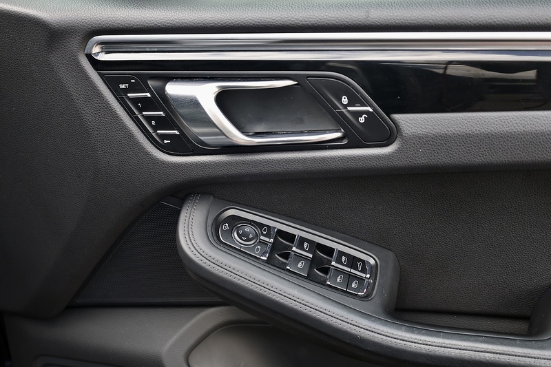Porsche Macan S 1 Former Keeper + £12k Options Image 19