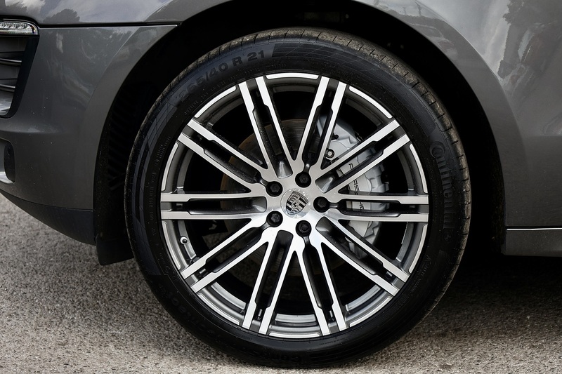 Porsche Macan S 1 Former Keeper + £12k Options Image 40