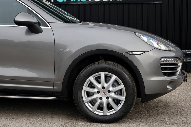 Porsche Cayenne D 2 Former Keepers + 9 Services + £9k Cost Options Image 14