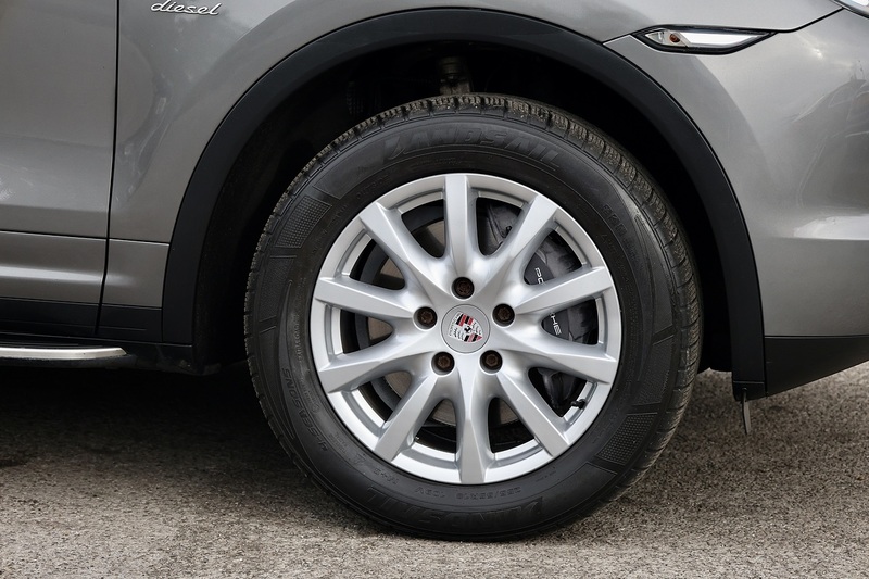 Porsche Cayenne D 2 Former Keepers + 9 Services + £9k Cost Options Image 34