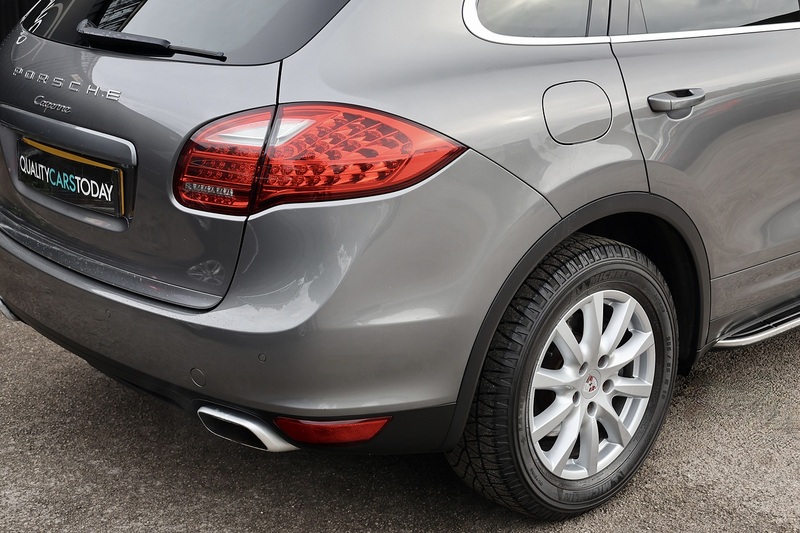 Porsche Cayenne D 2 Former Keepers + 9 Services + £9k Cost Options Image 12