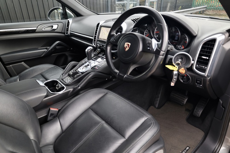Porsche Cayenne D 2 Former Keepers + 9 Services + £9k Cost Options Image 6