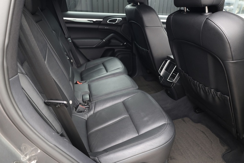 Porsche Cayenne D 2 Former Keepers + 9 Services + £9k Cost Options Image 11