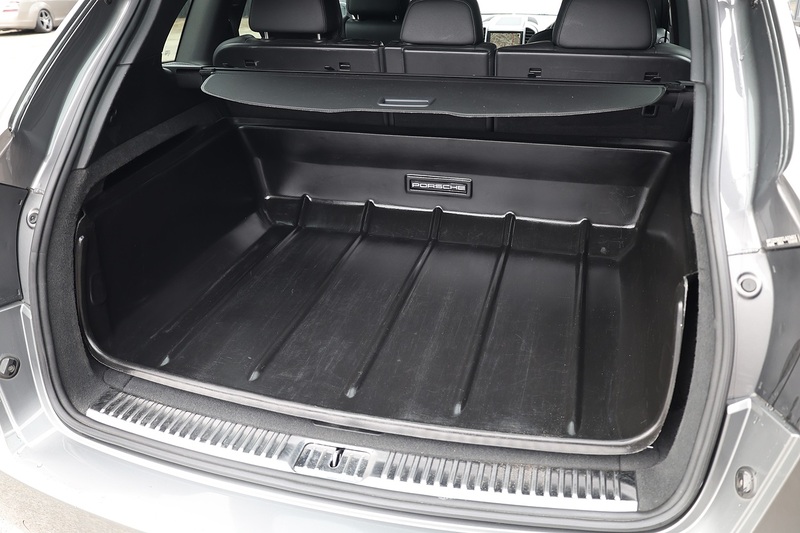 Porsche Cayenne D 2 Former Keepers + 9 Services + £9k Cost Options Image 26