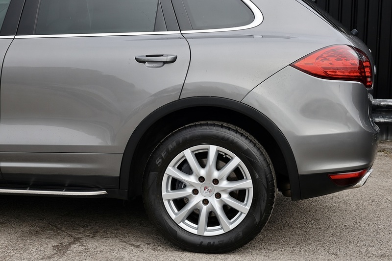 Porsche Cayenne D 2 Former Keepers + 9 Services + £9k Cost Options Image 30