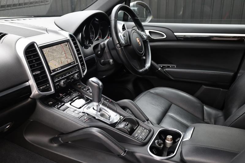 Porsche Cayenne D 2 Former Keepers + 9 Services + £9k Cost Options Image 7