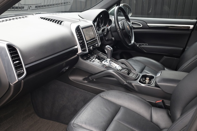 Porsche Cayenne D 2 Former Keepers + 9 Services + £9k Cost Options Image 2