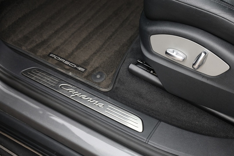 Porsche Cayenne D 2 Former Keepers + 9 Services + £9k Cost Options Image 18