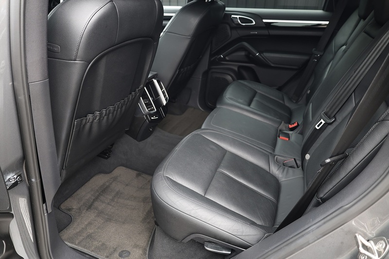 Porsche Cayenne D 2 Former Keepers + 9 Services + £9k Cost Options Image 17