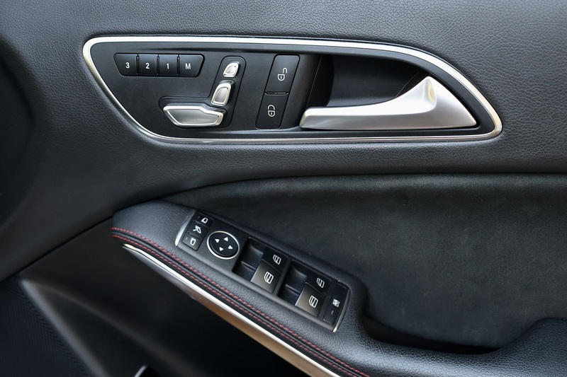 Mercedes-Benz GLA 220d AMG Line Prem+ 2 Former Keepers + Mercedes Main Dealer History + Pano Roof Image 39
