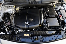 Mercedes-Benz GLA 220d AMG Line Prem+ 2 Former Keepers + Mercedes Main Dealer History + Pano Roof - Thumb 40