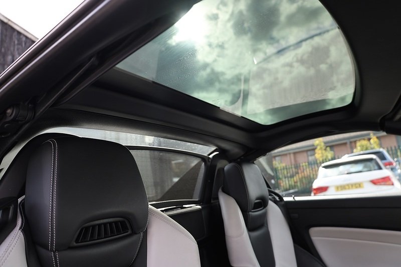 Mercedes-Benz SLC 250d AMG Line 1 Former Keeper + Pano Roof + AirScarf + Heated Seats Image 9
