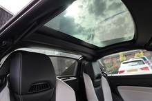 Mercedes-Benz SLC 250d AMG Line 1 Former Keeper + Pano Roof + AirScarf + Heated Seats - Thumb 9