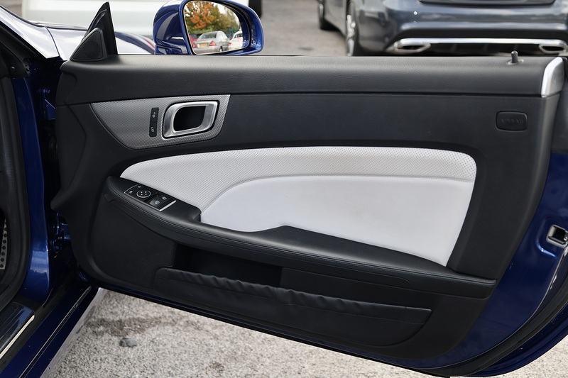 Mercedes-Benz SLC 250d AMG Line 1 Former Keeper + Pano Roof + AirScarf + Heated Seats Image 20