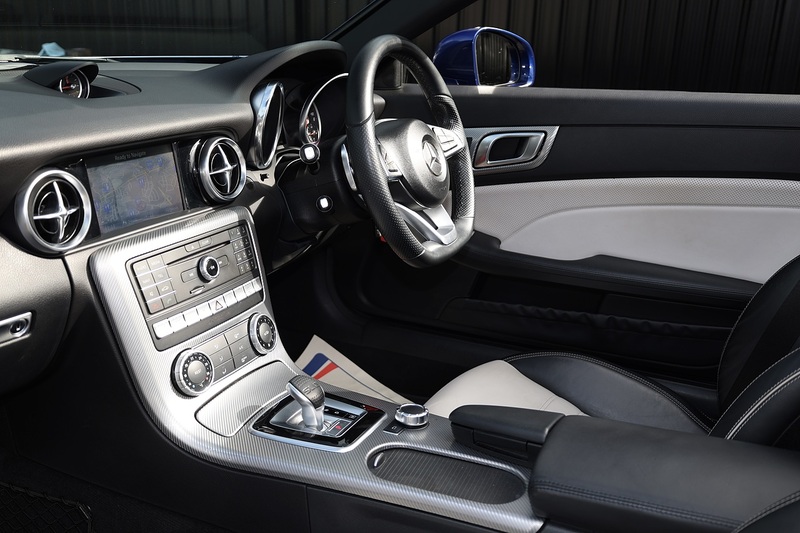 Mercedes-Benz SLC 250d AMG Line 1 Former Keeper + Pano Roof + AirScarf + Heated Seats Image 10