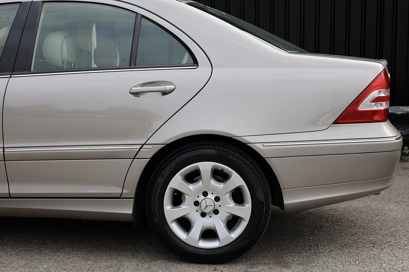 Mercedes-Benz C280 Elegance SE 1 Owner + Full Service History + Exceptional Image 39