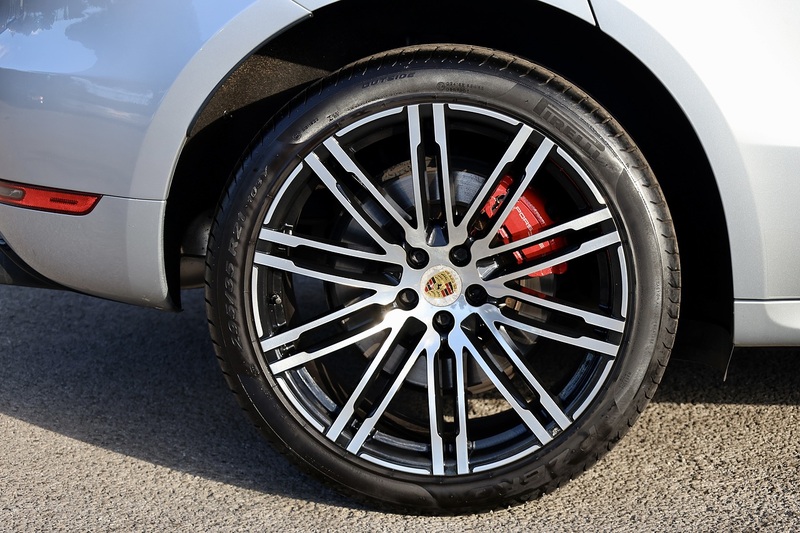 Porsche Macan Turbo 1 Owner + Full Porsche Main Dealer History + £13,800 Cost Options Image 27