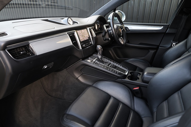 Porsche Macan Turbo 1 Owner + Full Porsche Main Dealer History + £13,800 Cost Options Image 2