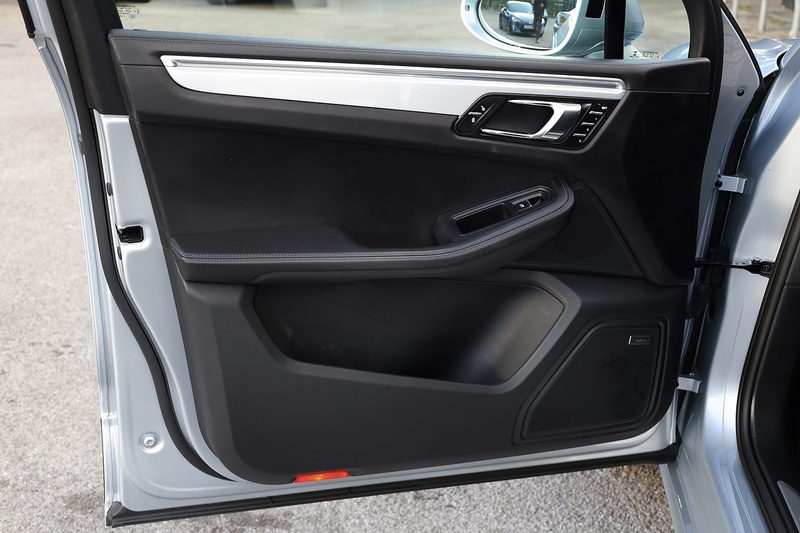 Porsche Macan Turbo 1 Owner + Full Porsche Main Dealer History + £13,800 Cost Options Image 35