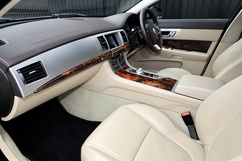 Jaguar XF Sportbrake Premium Luxury 2 Former Keepers + Cambelt Changed 2024 + Rare Spec Image 2