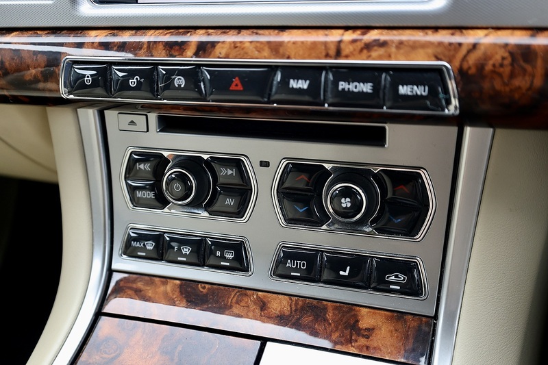 Jaguar XF Sportbrake Premium Luxury 2 Former Keepers + Cambelt Changed 2024 + Rare Spec Image 10