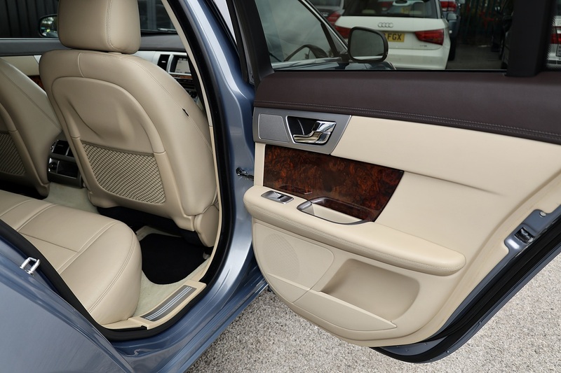 Jaguar XF Sportbrake Premium Luxury 2 Former Keepers + Cambelt Changed 2024 + Rare Spec Image 23