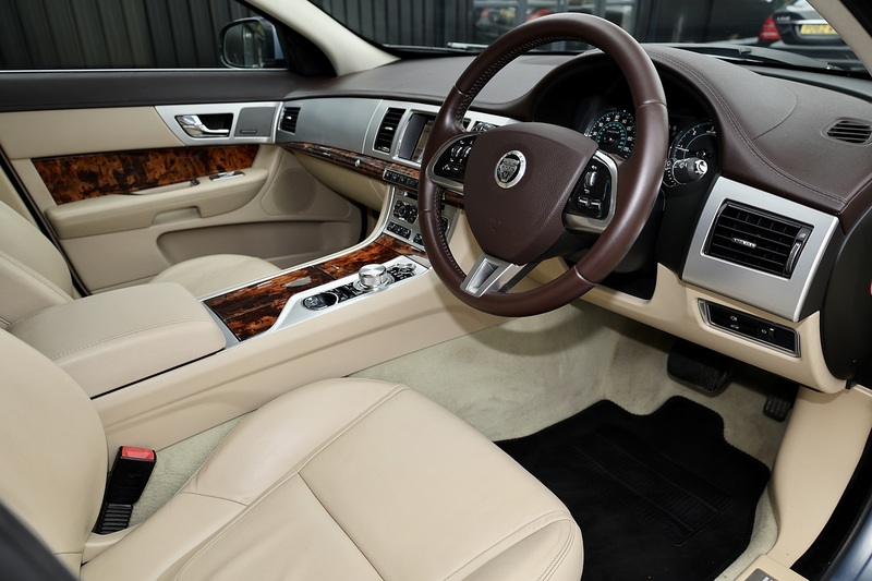 Jaguar XF Sportbrake Premium Luxury 2 Former Keepers + Cambelt Changed 2024 + Rare Spec Image 25