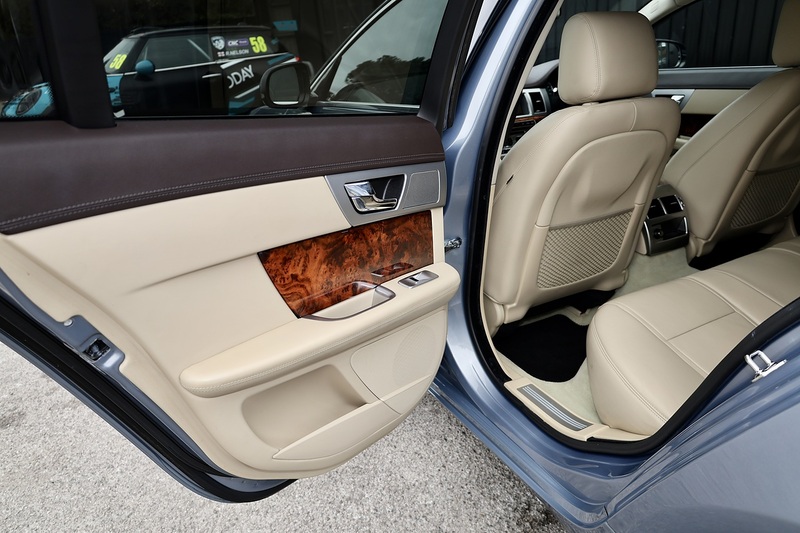 Jaguar XF Sportbrake Premium Luxury 2 Former Keepers + Cambelt Changed 2024 + Rare Spec Image 38