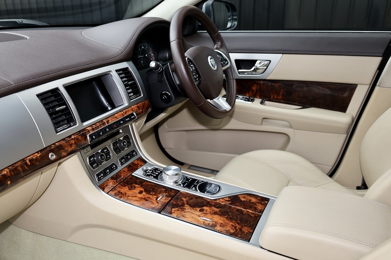 Jaguar XF Sportbrake Premium Luxury 2 Former Keepers + Cambelt Changed 2024 + Rare Spec Image 39