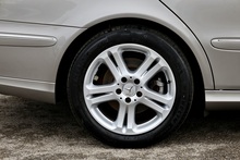 Mercedes-Benz E320 CDI Avantgarde 2 Former Keepers + 17 Services + Rare Spec + ULEZ - Thumb 33