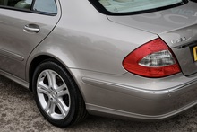 Mercedes-Benz E320 CDI Avantgarde 2 Former Keepers + 17 Services + Rare Spec + ULEZ - Thumb 31