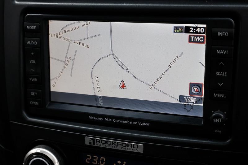 Mitsubishi Shogun LWB Diamond 3.2 DI-D Automatic + 7 Seats + Sunroof + Navigation + R.Camera Image 9