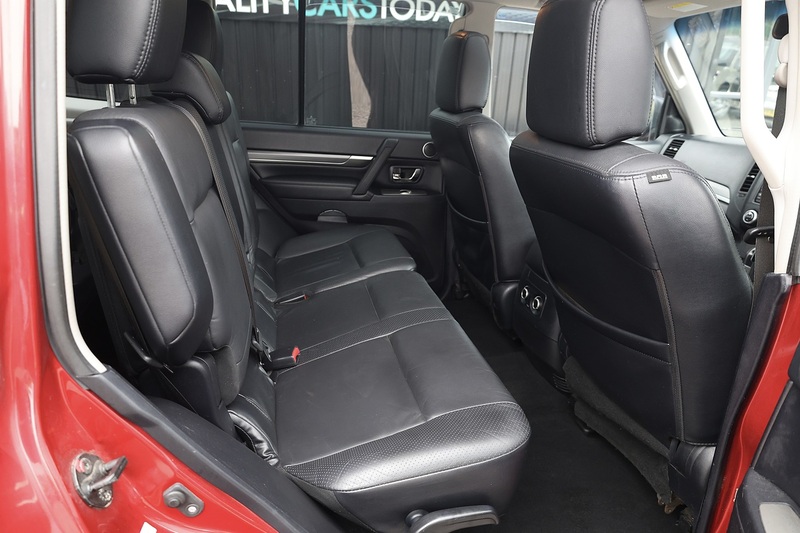 Mitsubishi Shogun LWB Diamond 3.2 DI-D Automatic + 7 Seats + Sunroof + Navigation + R.Camera Image 21