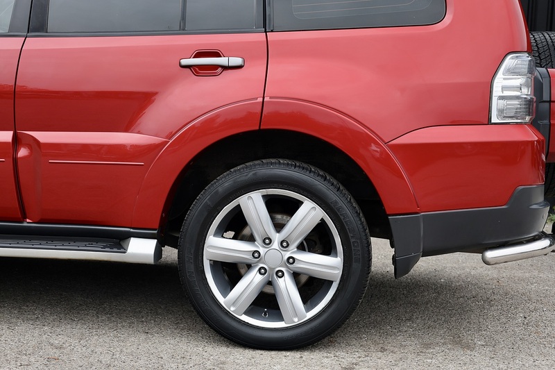 Mitsubishi Shogun LWB Diamond 3.2 DI-D Automatic + 7 Seats + Sunroof + Navigation + R.Camera Image 34