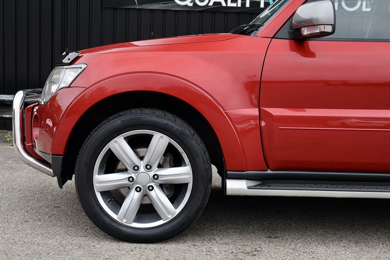 Mitsubishi Shogun LWB Diamond 3.2 DI-D Automatic + 7 Seats + Sunroof + Navigation + R.Camera Image 33