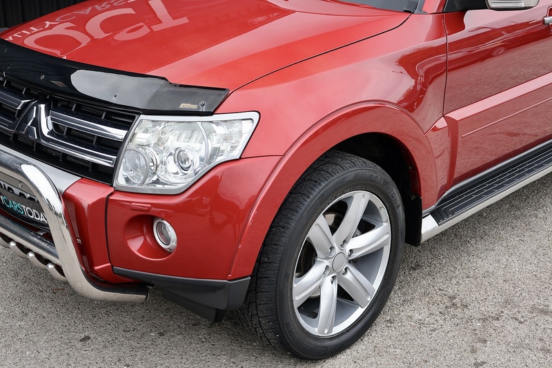 Mitsubishi Shogun LWB Diamond 3.2 DI-D Automatic + 7 Seats + Sunroof + Navigation + R.Camera Image 32