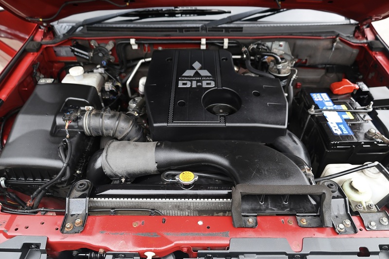 Mitsubishi Shogun LWB Diamond 3.2 DI-D Automatic + 7 Seats + Sunroof + Navigation + R.Camera Image 31