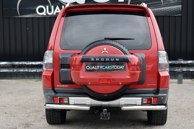 Mitsubishi Shogun LWB Diamond 3.2 DI-D Automatic + 7 Seats + Sunroof + Navigation + R.Camera Image 4