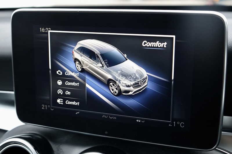 Mercedes-Benz GLC 350d AMG Line Prem+ 1 Former Keeper + Full Dealer History + Pano Roof + 360 Cameras Image 14