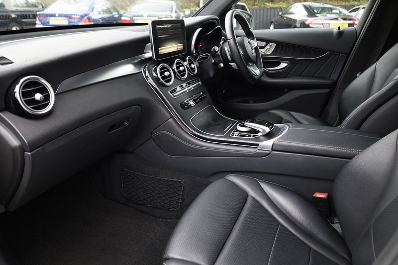 Mercedes-Benz GLC 350d AMG Line Prem+ 1 Former Keeper + Full Dealer History + Pano Roof + 360 Cameras Image 2