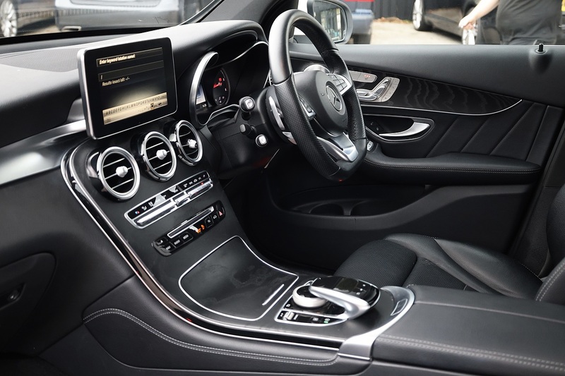 Mercedes-Benz GLC 350d AMG Line Prem+ 1 Former Keeper + Full Dealer History + Pano Roof + 360 Cameras Image 10