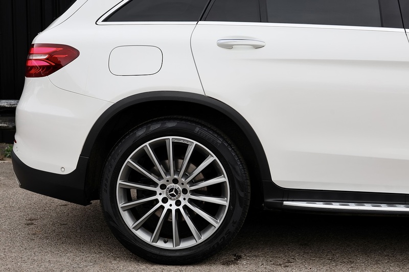 Mercedes-Benz GLC 350d AMG Line Prem+ 1 Former Keeper + Full Dealer History + Pano Roof + 360 Cameras Image 30