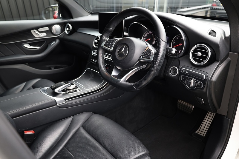 Mercedes-Benz GLC 350d AMG Line Prem+ 1 Former Keeper + Full Dealer History + Pano Roof + 360 Cameras Image 11