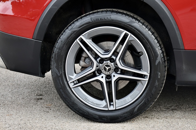 Mercedes-Benz GLB 200 AMG Line Full Service History + MANUFAKTUR Paint + VAT Qualifying Image 40