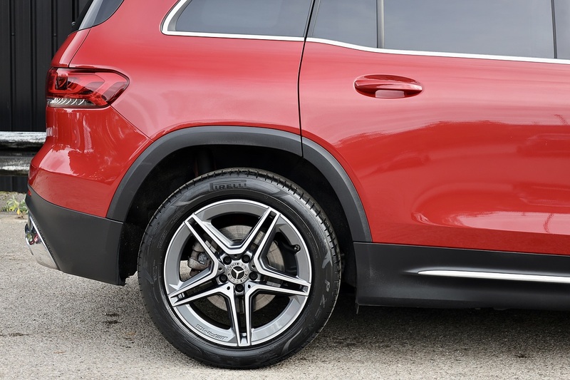 Mercedes-Benz GLB 200 AMG Line Full Service History + MANUFAKTUR Paint + VAT Qualifying Image 29