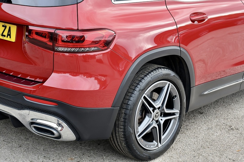 Mercedes-Benz GLB 200 AMG Line Full Service History + MANUFAKTUR Paint + VAT Qualifying Image 28