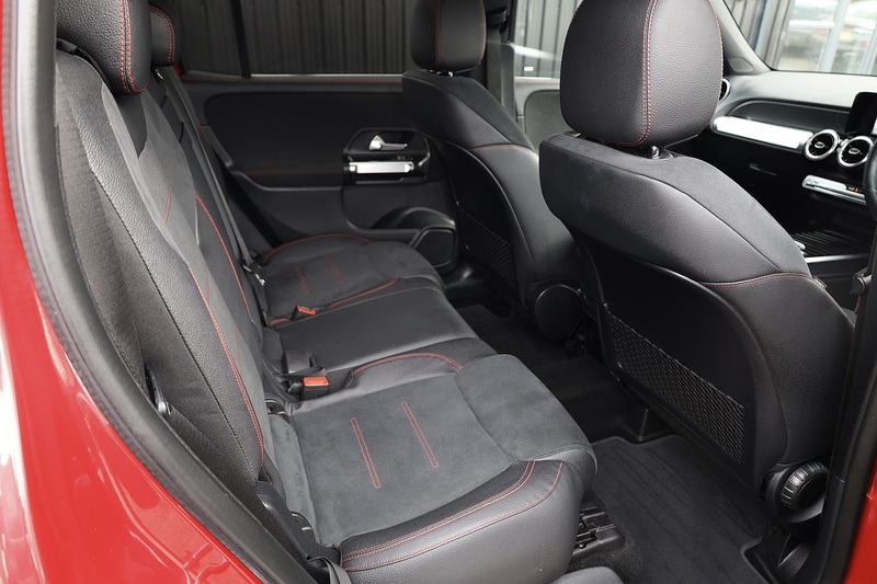 Mercedes-Benz GLB 200 AMG Line Full Service History + MANUFAKTUR Paint + VAT Qualifying Image 18