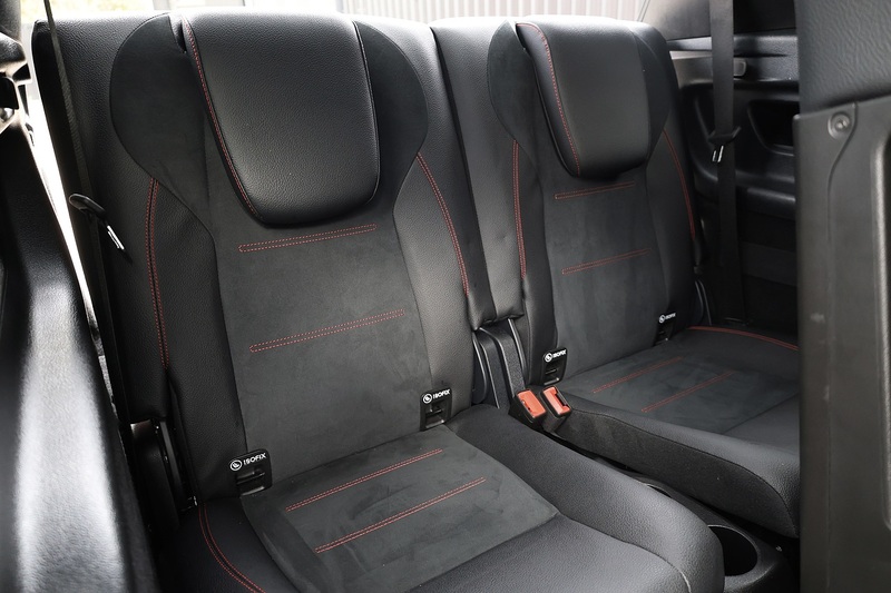 Mercedes-Benz GLB 200 AMG Line Full Service History + MANUFAKTUR Paint + VAT Qualifying Image 20