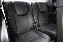 Mercedes-Benz GLB 200 AMG Line Full Service History + MANUFAKTUR Paint + VAT Qualifying - Thumb 20